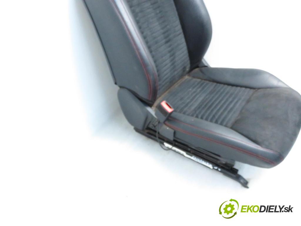 MERCEDES-BENZ CLA coupe (C117) COUPE 2013 2143,00 Fotele, kanapy 2143,00 Sedadlá, sedačky