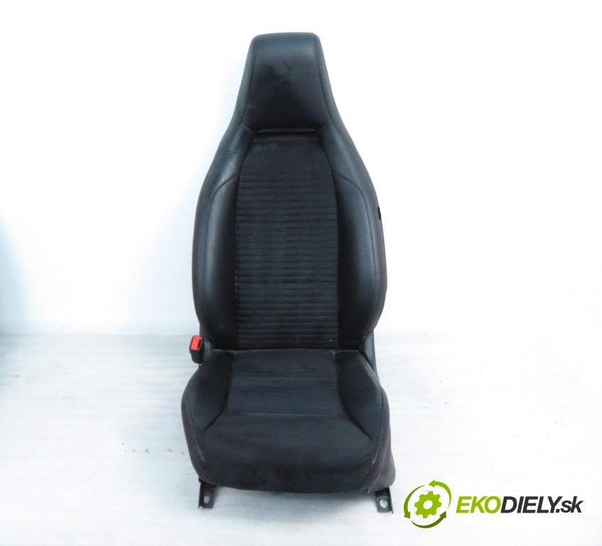 MERCEDES-BENZ CLA coupe (C117) COUPE 2013 2143,00 Fotele, kanapy 2143,00 Sedadlá, sedačky
