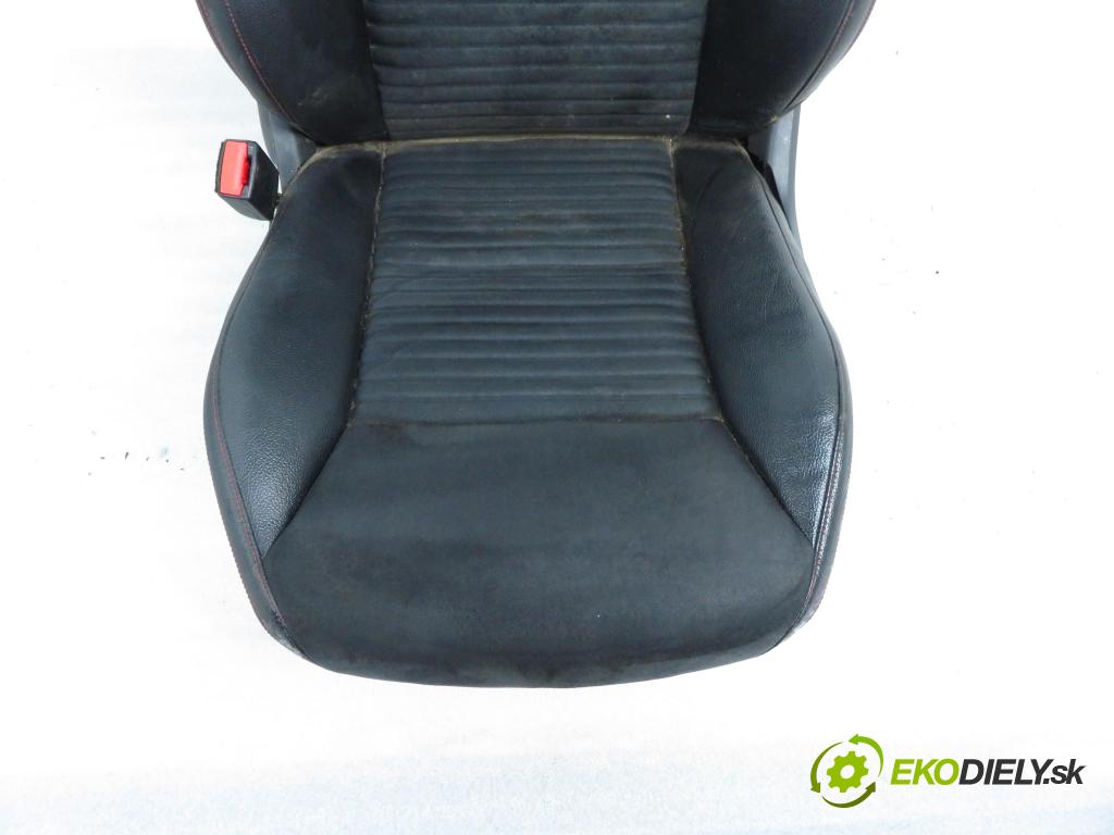 MERCEDES-BENZ CLA coupe (C117) COUPE 2013 2143,00 Fotele, kanapy 2143,00 Sedadlá, sedačky