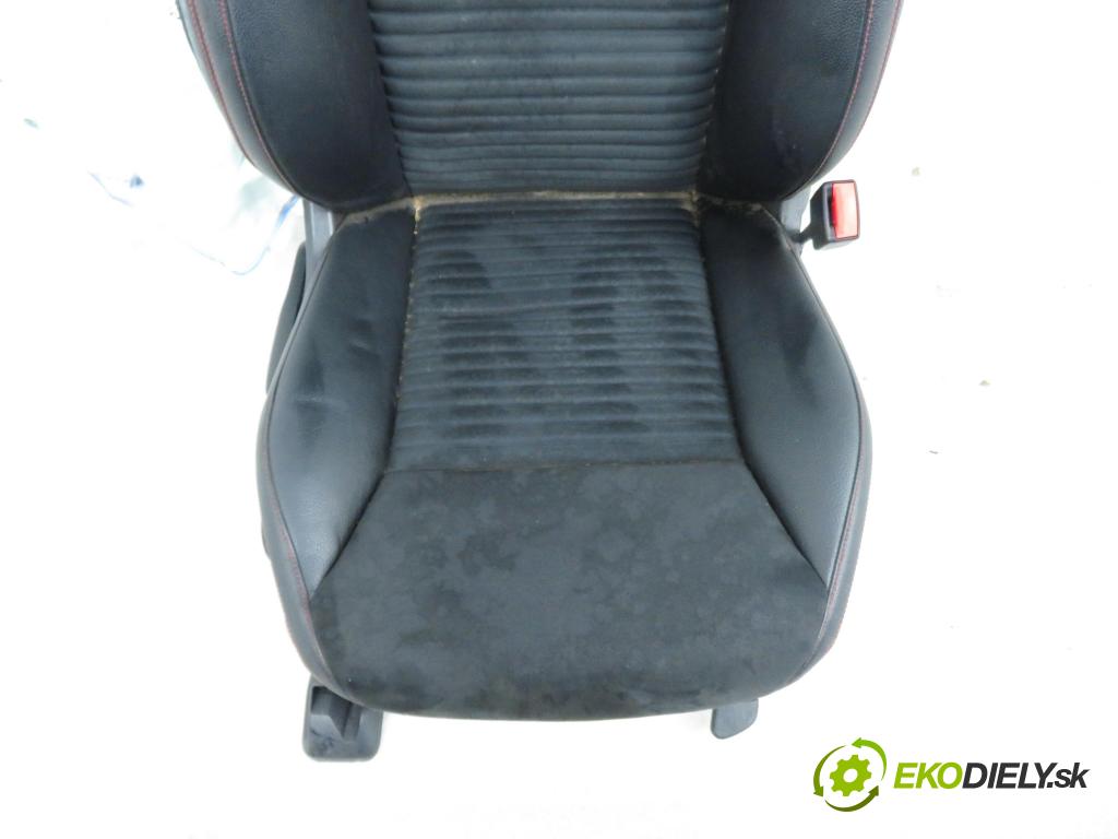 MERCEDES-BENZ CLA coupe (C117) COUPE 2013 2143,00 Fotele, kanapy 2143,00 Sedadlá, sedačky