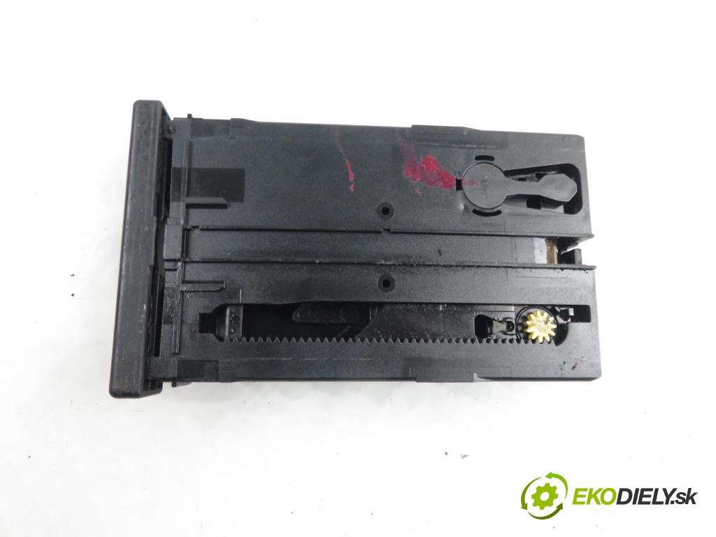 FORD GALAXY (WGR) MINIVAN 2002 1896,00 Uchwyty fabryczne 1896,00 Držiak na nápoje 7M5858602B ; YM21FD48196DAW (Úchyty, držiaky na nápoje)