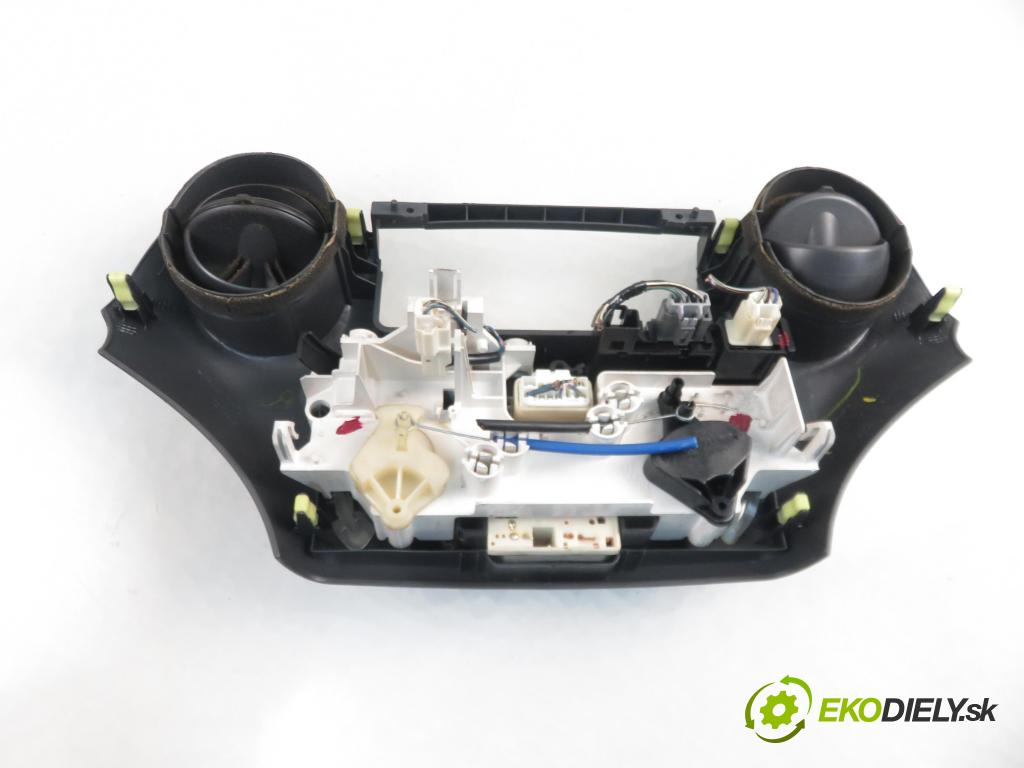 TOYOTA YARIS (_P1_) HB 1999 50,00 1.0 VVT- i 68 - 1SZ-FE 998,00 Panel kúrenia KLIMATIZACE: 758268701D