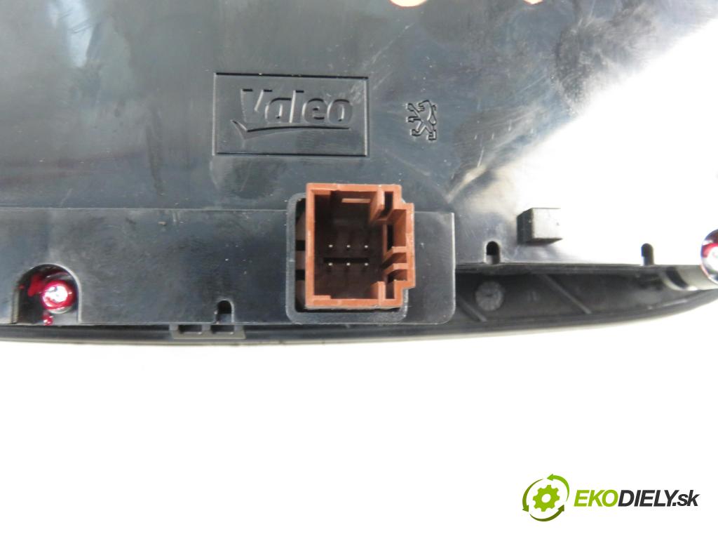 PEUGEOT 508 I (8D_) SEDAN 2011 120,00 2.0 HDi - RHH (DW10CTED4) 1997,00 palubná doska 96656644XZ