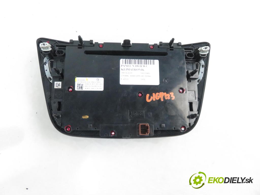 PEUGEOT 508 I (8D_) SEDAN 2011 120,00 2.0 HDi - RHH (DW10CTED4) 1997,00 palubná doska 96656644XZ