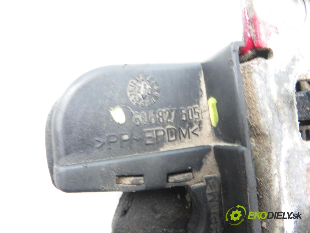 VW POLO (9N_) HB 2003 55,00 1.4 16V 75 - BBY 1390,00 zámok dveří kufr EL. 6Q0827505B
