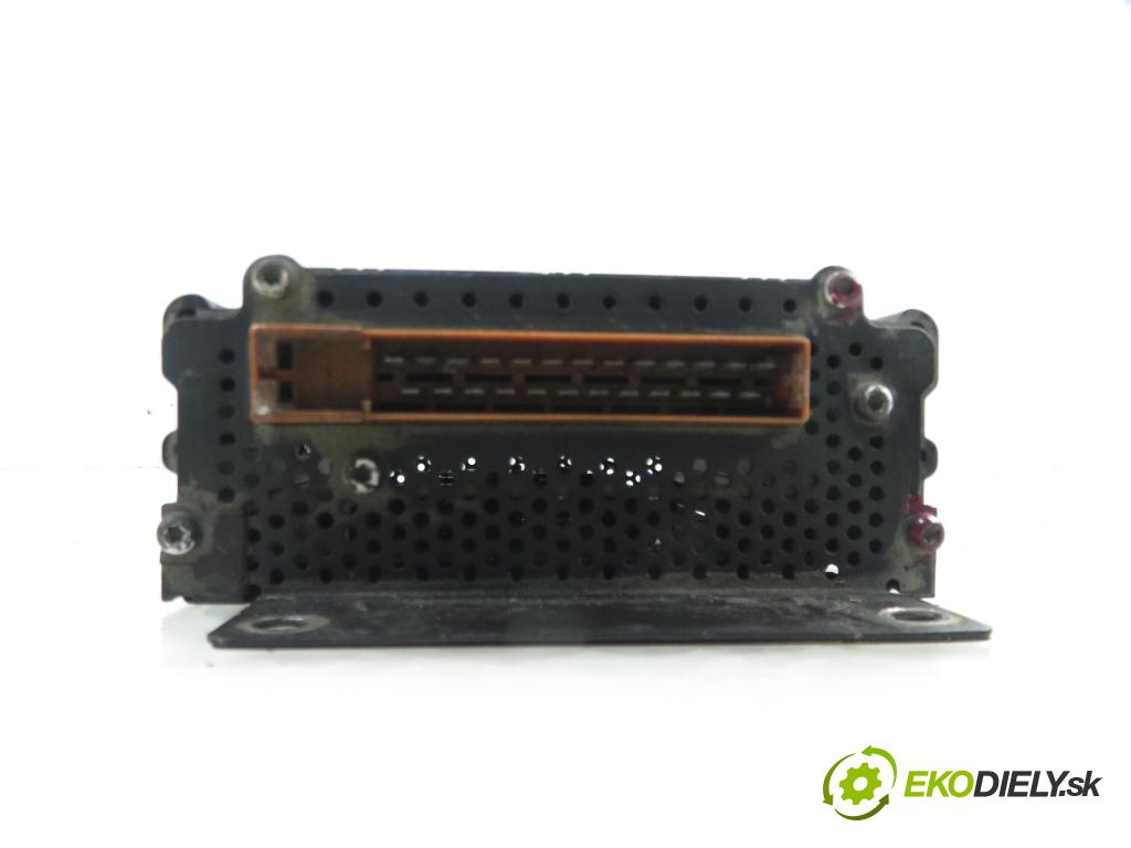 AUDI A6 Avant (4B5, C5) KOMBI 1998 110,00 2.5 TDI quattro - AFB 2496,00 Zosilňovač 185678001 (Zosilňovače)