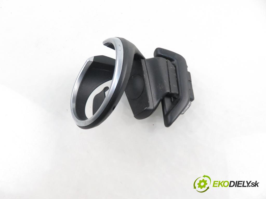 BMW X1 (E84) CROSSOVER 2011 130,00 sDrive 20 d 177 - N47 D20 C 1995,00 Držiak na nápoje (Úchyty, držiaky na nápoje)