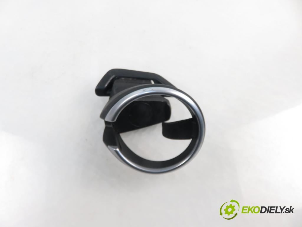 BMW X1 (E84) CROSSOVER 2011 130,00 sDrive 20 d 177 - N47 D20 C 1995,00 Držiak na nápoje (Úchyty, držiaky na nápoje)