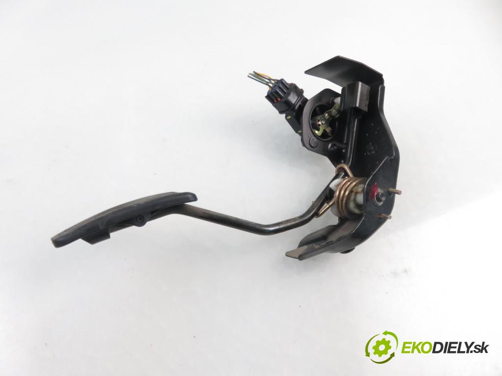 TOYOTA AVENSIS Kombi (_T25_) KOMBI 2004 85,00 2.0 D-4D 116 - 1CD-FTV 1995,00 Potenciometer plynového pedálu 8928152021 ; 1983003041 (Pedále)