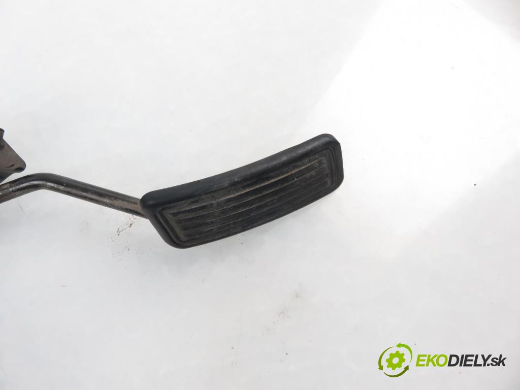 TOYOTA AVENSIS Kombi (_T25_) KOMBI 2004 85,00 2.0 D-4D 116 - 1CD-FTV 1995,00 Potenciometer plynového pedálu 8928152021 ; 1983003041 (Pedále)