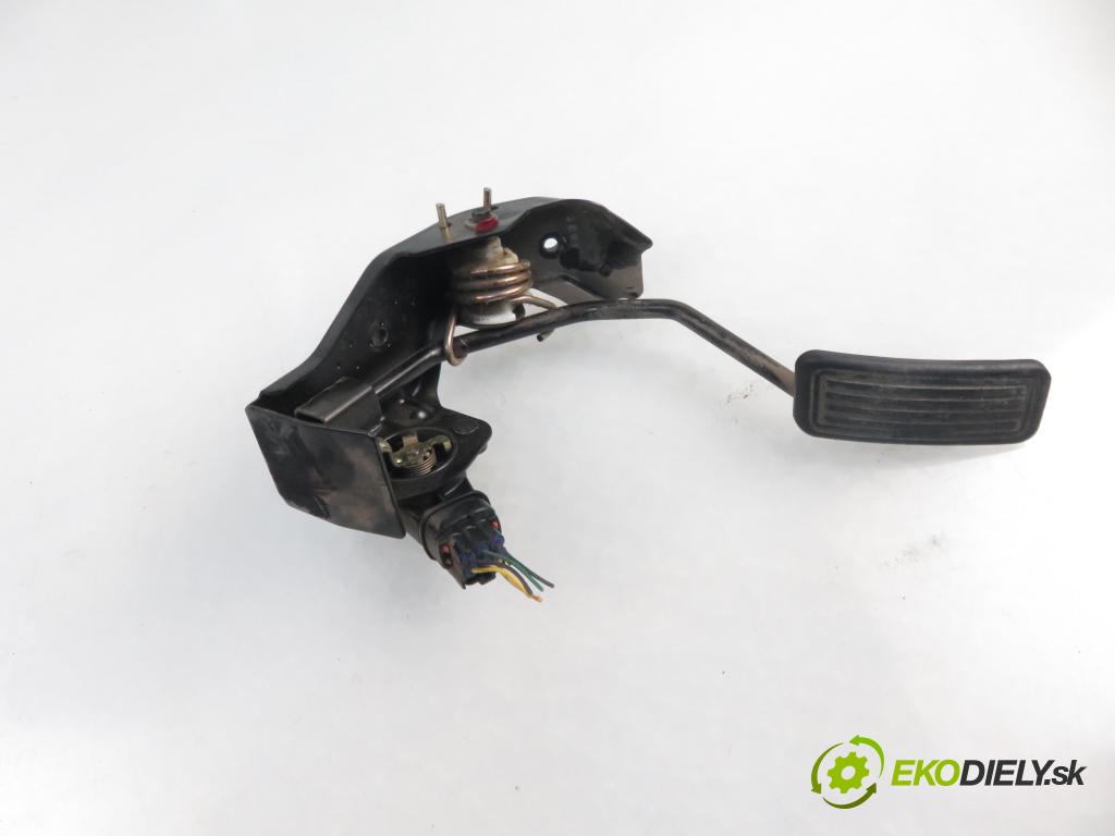 TOYOTA AVENSIS Kombi (_T25_) KOMBI 2004 85,00 2.0 D-4D 116 - 1CD-FTV 1995,00 Potenciometer plynového pedálu 8928152021 ; 1983003041 (Pedále)