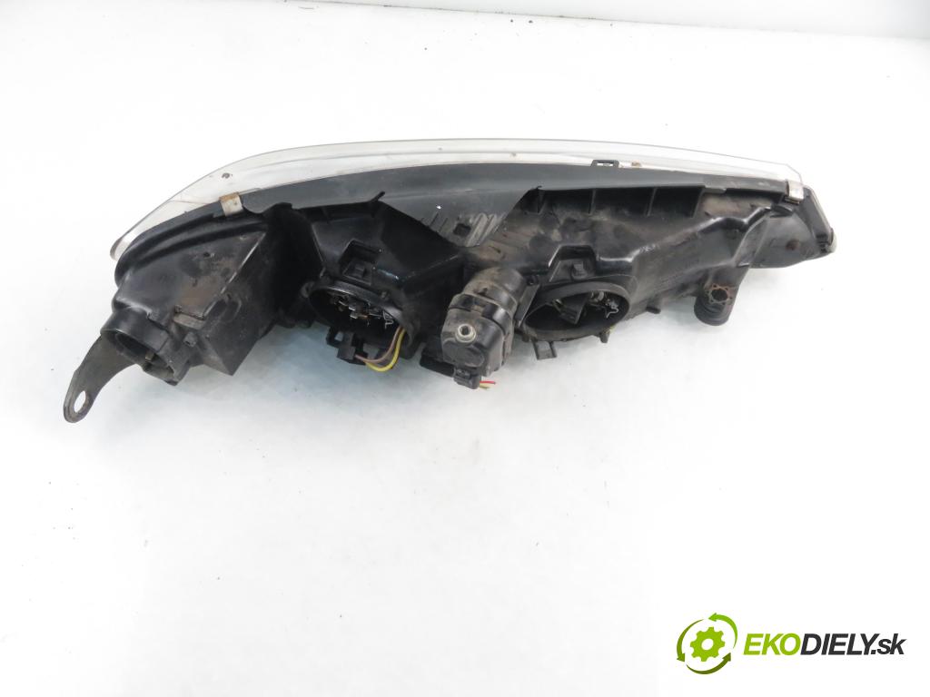 PEUGEOT 406 Break (8E/F) KOMBI 2000 100,00 2.0 16V 136 - RFN (EW10J4) 1997,00 Svetlo LP