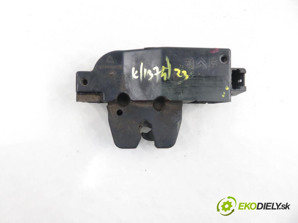 PEUGEOT 206 SW (2E/K) KOMBI 2006 50,00 1.4 HDi - 8HX (DV4TD) 1398,00 zámok dverí kufor EL. 9646091580