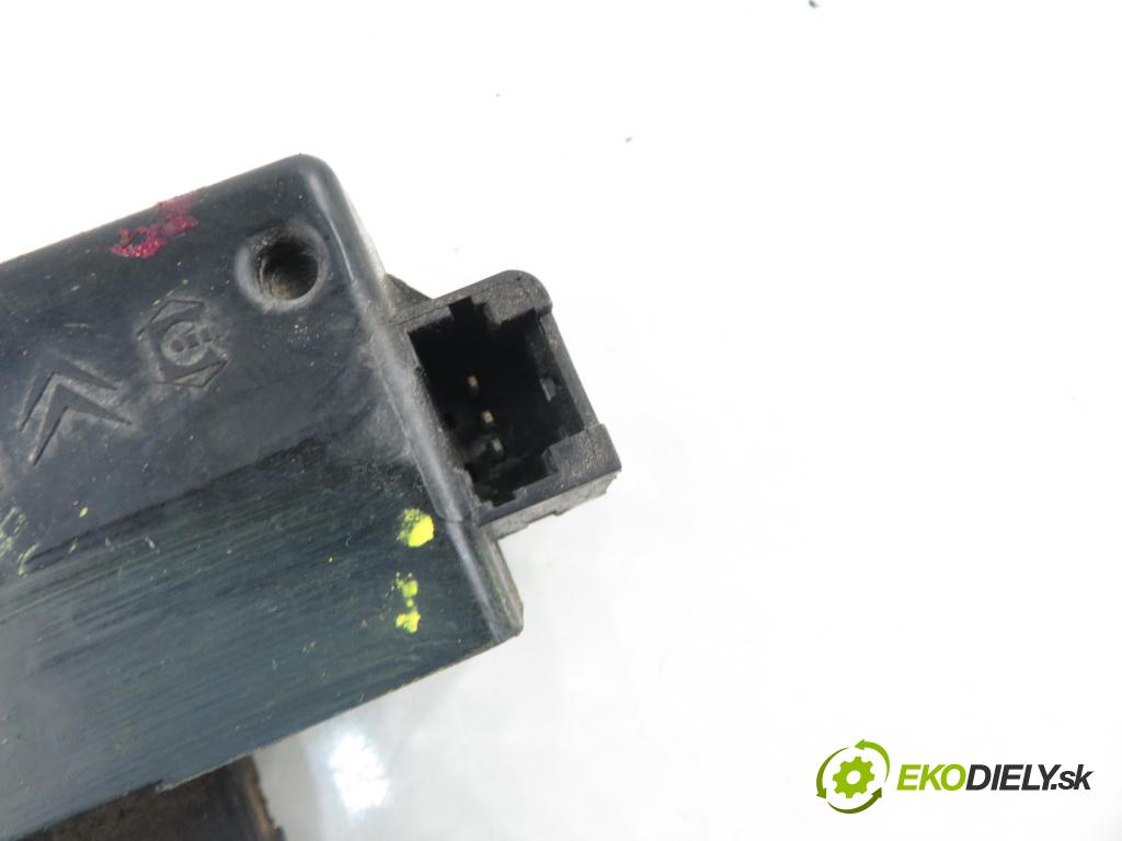 PEUGEOT 206 SW (2E/K) KOMBI 2006 50,00 1.4 HDi - 8HX (DV4TD) 1398,00 zámok dverí kufor EL. 9646091580