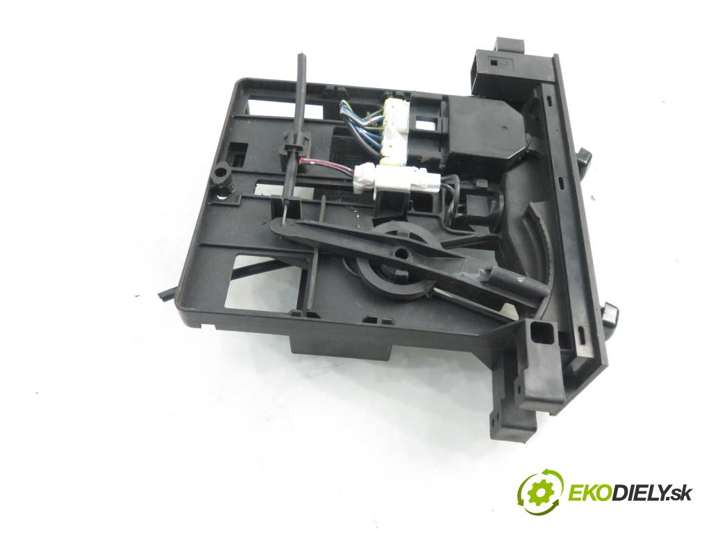 FORD MAVERICK (UDS, UNS) TERENOWY 1995 91,00 2.4 i - KA24-E 2389,00 Panel kúrenia 5971030769