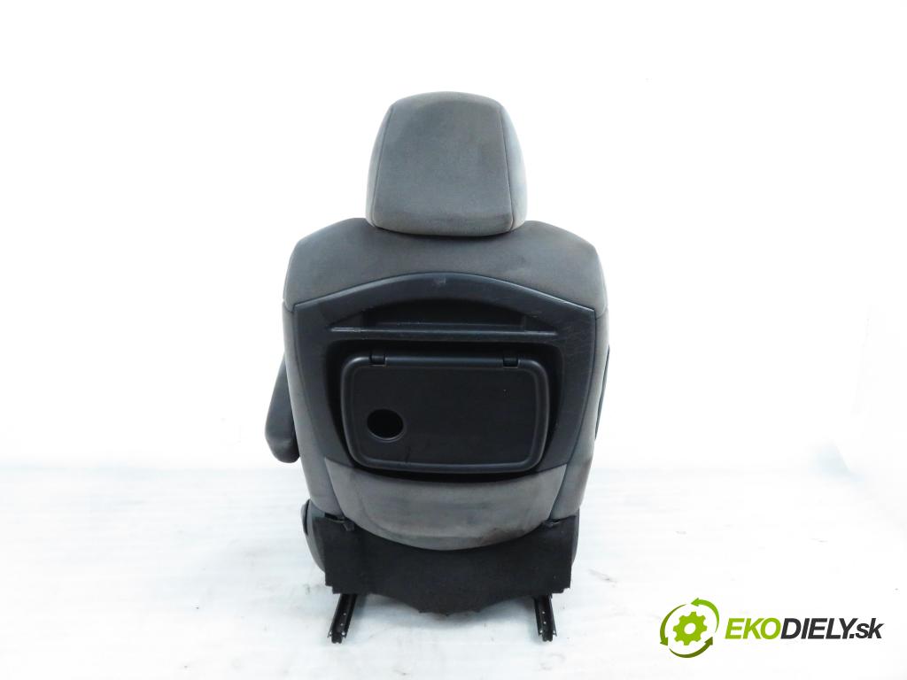 PEUGEOT 807 (EB_) MINIVAN 2006 94,00 2.2 HDi - 4HW (DW12TED4) 2179,00 Sedadlo CESTUJÚCI/PP 