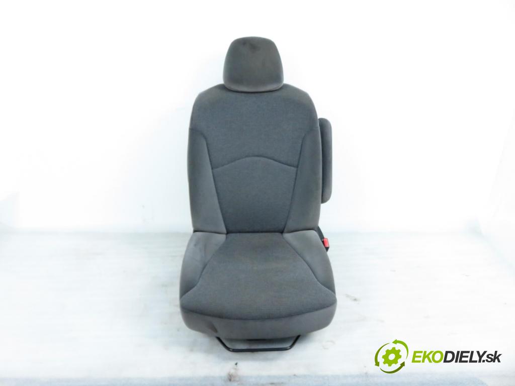 PEUGEOT 807 (EB_) MINIVAN 2006 94,00 2.2 HDi - 4HW (DW12TED4) 2179,00 Sedadlo CESTUJÚCI/PP