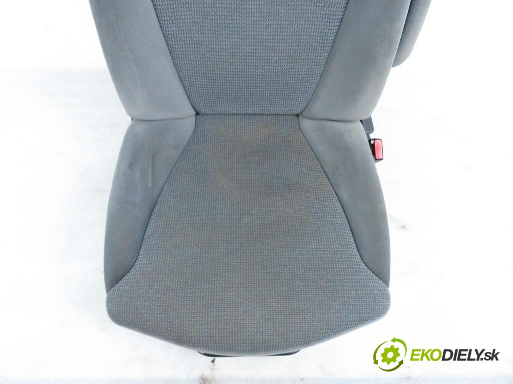 PEUGEOT 807 (EB_) MINIVAN 2006 94,00 2.2 HDi - 4HW (DW12TED4) 2179,00 Sedadlo CESTUJÚCI/PP