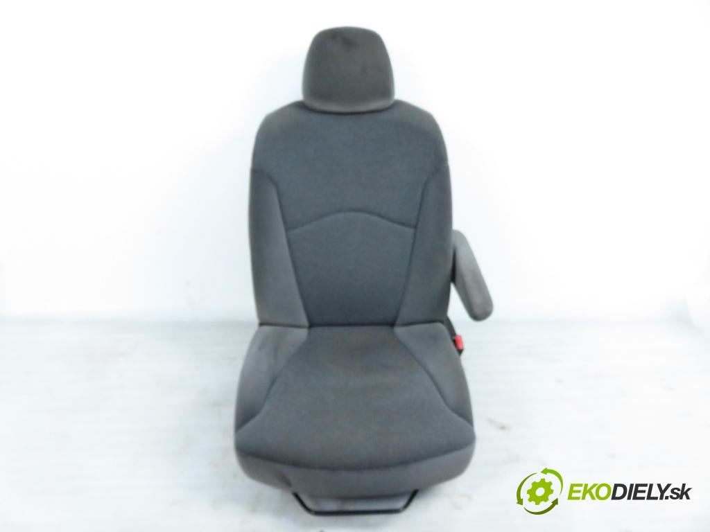 PEUGEOT 807 (EB_) MINIVAN 2006 94,00 2.2 HDi - 4HW (DW12TED4) 2179,00 Sedadlo CESTUJÚCI/PP