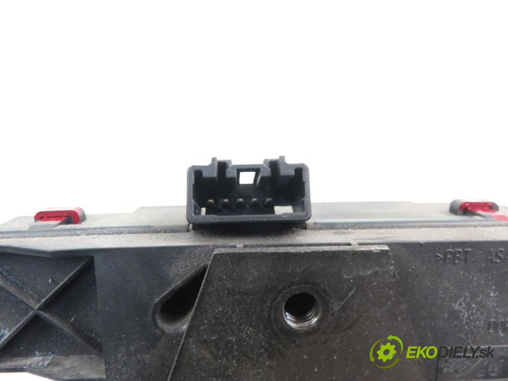 FORD FOCUS C-MAX (DM2) MINIVAN 2004 80,00 1.6 TDCi 109 - G8DA 1560,00 zámok dverí kufor EL. 3M51R442A66AM