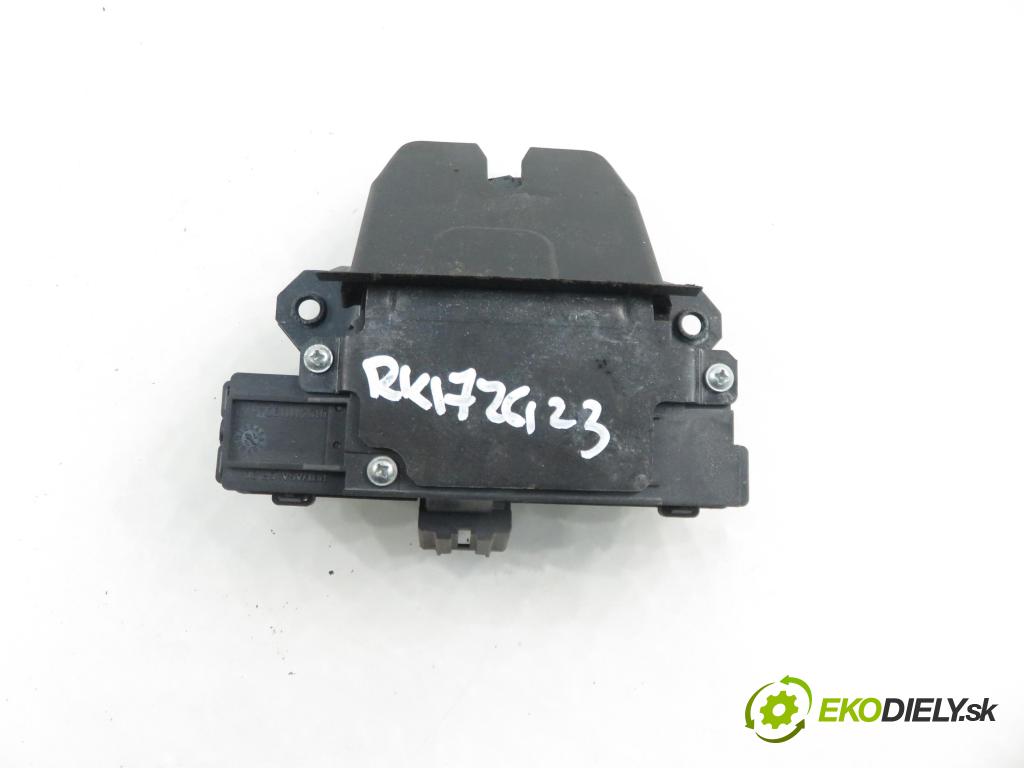 FORD FOCUS C-MAX (DM2) MINIVAN 2004 80,00 1.6 TDCi 109 - G8DA 1560,00 zámok dverí kufor EL. 3M51R442A66AM