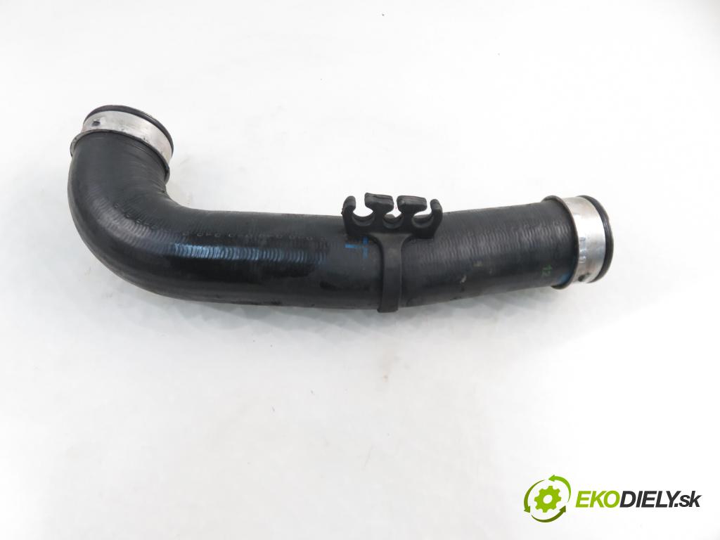AUDI A3 (8P1) HB 2005 77,00 1.9 TDI PD 105 - BKC 1896,00 Rúra intercoolera turba 1K0145838C