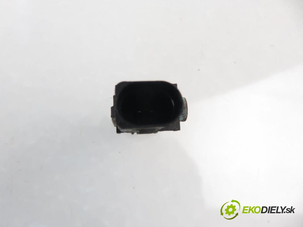 AUDI A3 (8P1) HB 2005 77,00 1.9 TDI PD 105 - BKC 1896,00 Snímač nárazu 8E0959651B (Snímače nárazu)