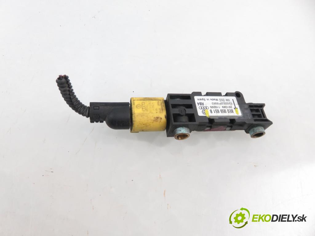 AUDI A3 (8P1) HB 2005 77,00 1.9 TDI PD 105 - BKC 1896,00 Snímač nárazu 8E0959651B (Snímače nárazu)