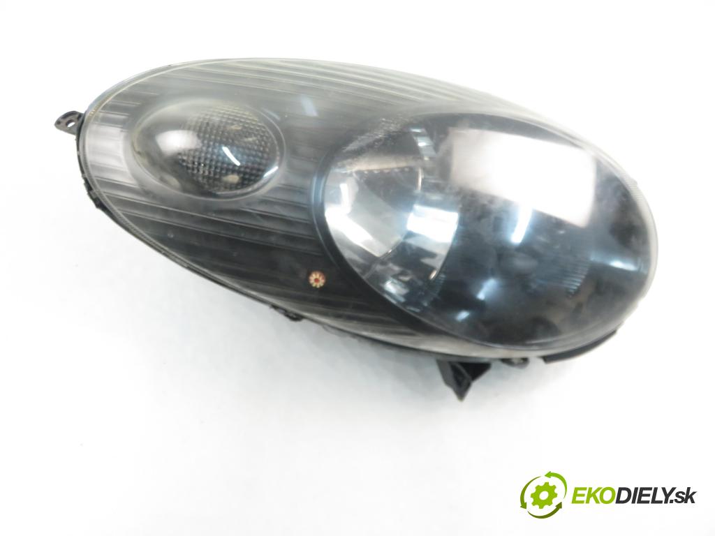 NISSAN MICRA III (K12) HB 2003 59,00 1.2 16V - CR12DE 1240,00 Svetlo PP
