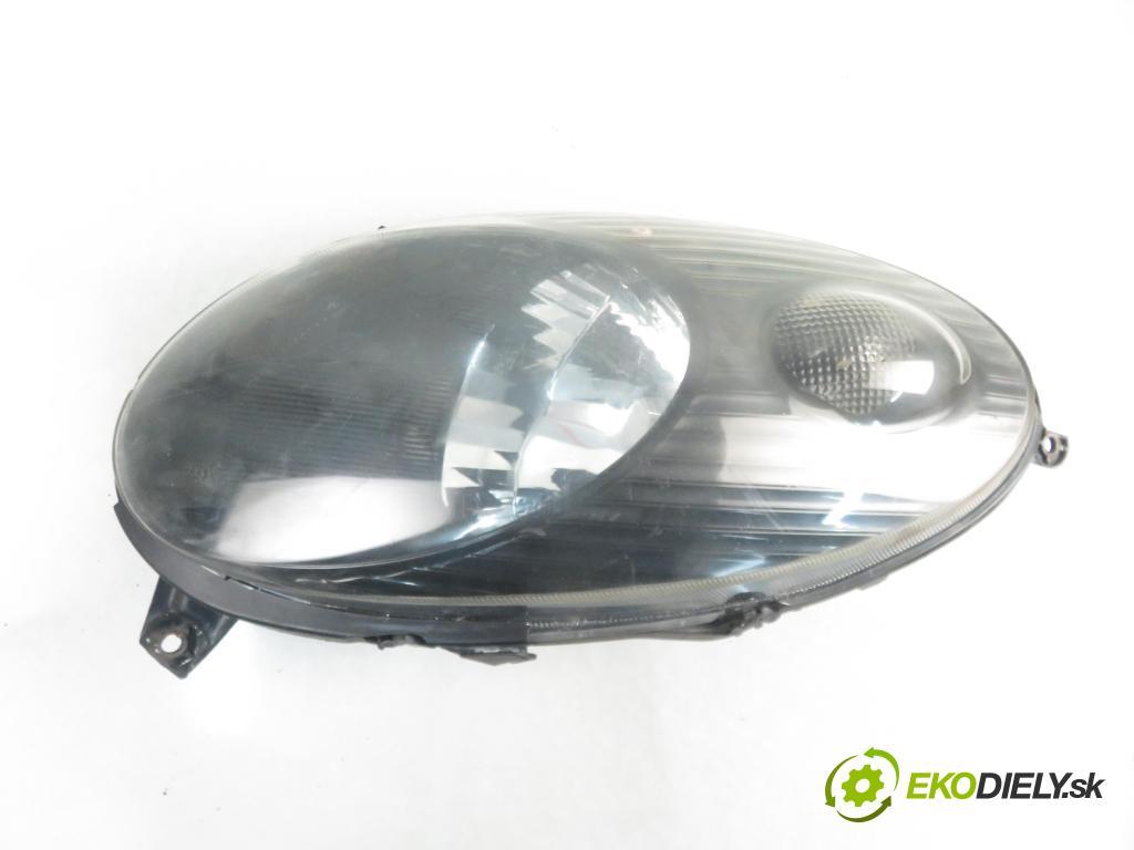 NISSAN MICRA III (K12) HB 2003 59,00 1.2 16V - CR12DE 1240,00 Svetlo PP