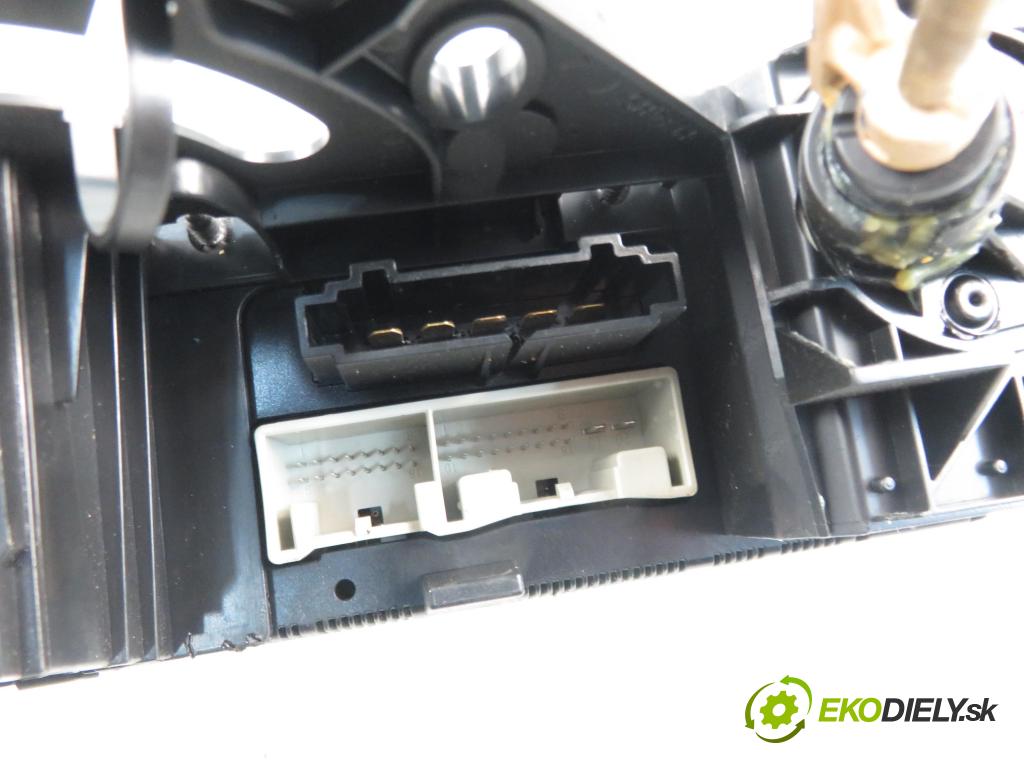 SEAT TOLEDO III (5P2) MINIVAN 2005 75,00 1.6 - BGU 1595,00 Panel kúrenia KLIMATIZACE: 