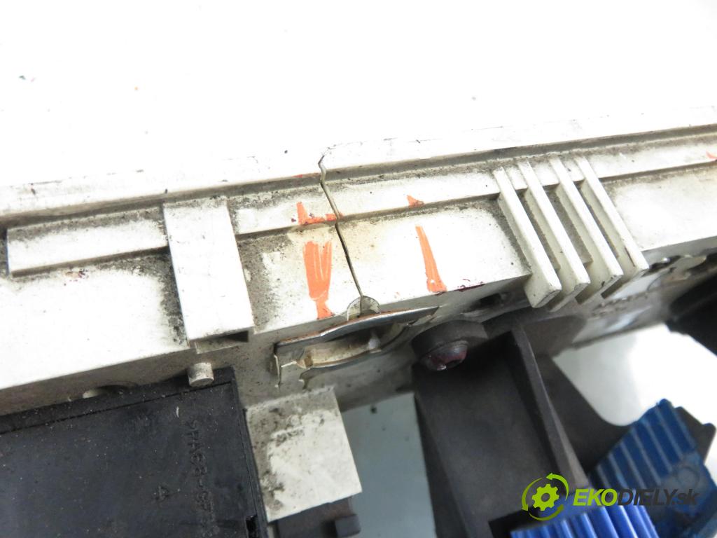 FORD TRANSIT Furgon (FA_ _) FURGON 2002 63,00 2.0 DI 86 - F3FA 1998,00 Panel kúrenia YC1H18K391BC ; YC1H18D451A