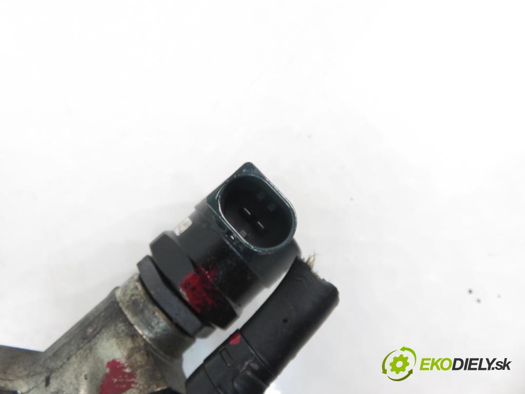 AUDI A6 (4F2, C6) SEDAN 2004 165,00 3.0 TDI quattro - BMK 2967,00 Lišta vstrekovacia 059130089D (Vstrekovacie lišty)