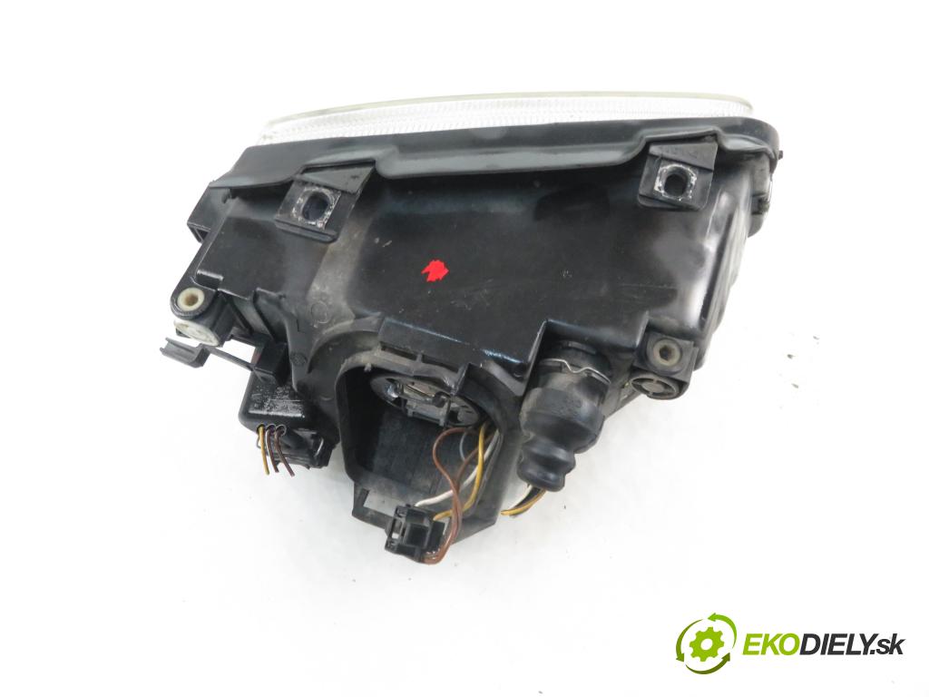 AUDI A4 Avant (8D5, B5) KOMBI 1998 66,00 1.9 TDI - AHU 1896,00 Svetlo LP 8D0941003A