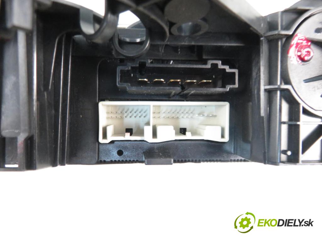 VW GOLF V (1K1) HB 2005 66,00 1.9 TDI PD 90 - BRU 1896,00 Panel kúrenia KLIMATIZACE: