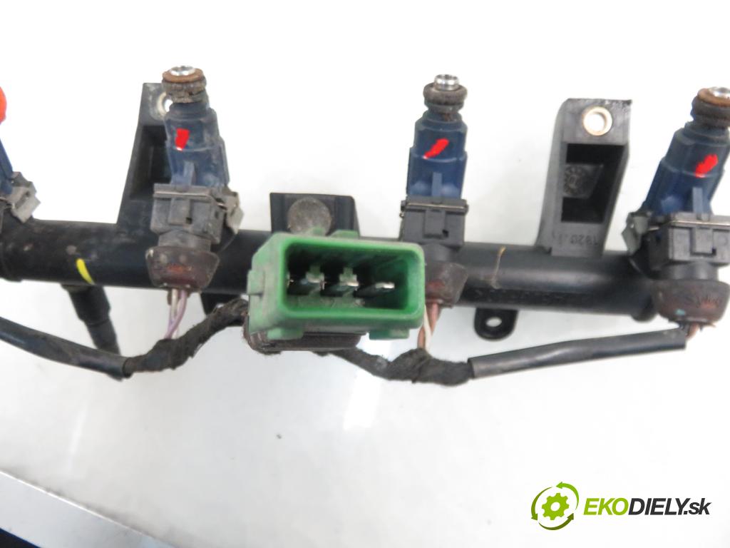 PEUGEOT 206 liftback (2A/C) HB 1998 66,00 1.6 i - NFZ (TU5JP) 1587,00 Lišta vstrekovacia 9625194080C (Vstrekovacie lišty)