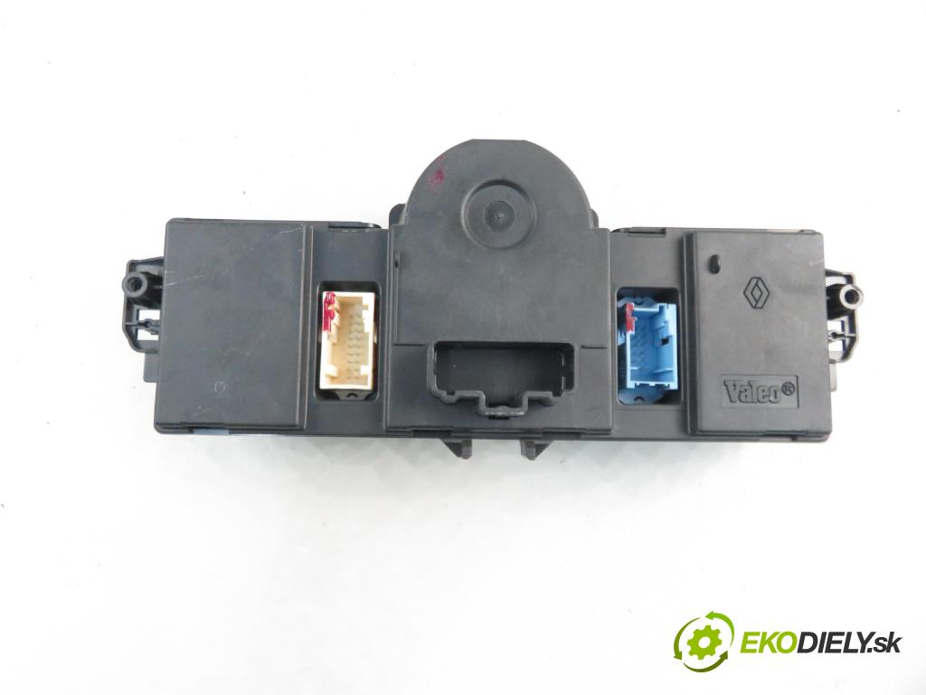 RENAULT MODUS / GRAND MODUS (F/JP0_) HB 2006 65,00 1.6 (JP0L, JP0V) - K4M 794 1598,00 Panel kúrenia KLIMATRONIK 8200133339