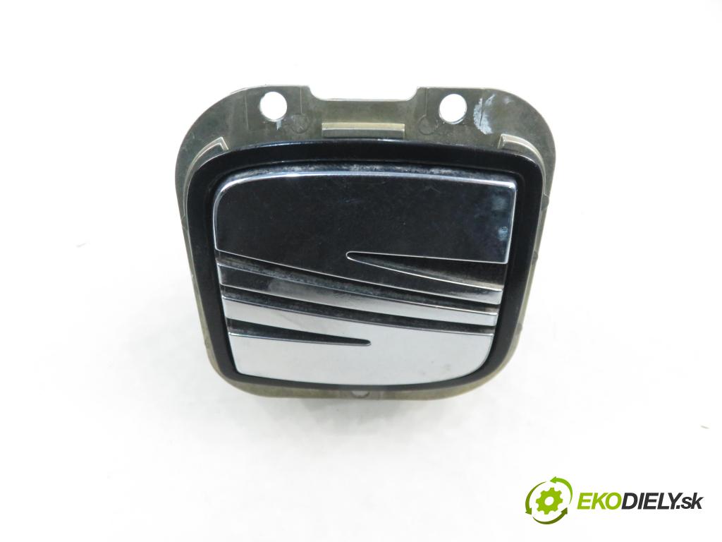 SEAT CORDOBA (6K2) SEDAN 2000 44,00 1.4 - ANW 1390,00 Kľučka dverí kufor 6K0827565B