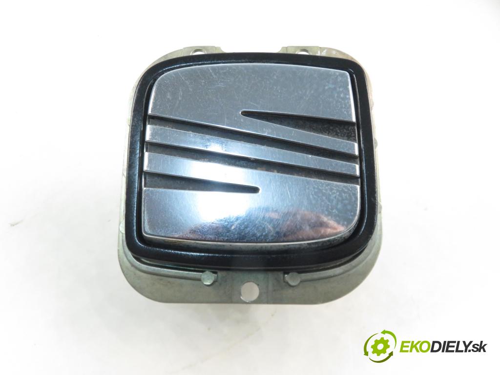 SEAT CORDOBA (6K2) SEDAN 2000 44,00 1.4 - ANW 1390,00 Kľučka dverí kufor 6K0827565B