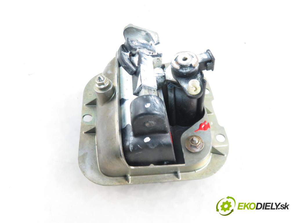 SEAT CORDOBA (6K2) SEDAN 2000 44,00 1.4 - ANW 1390,00 Kľučka dverí kufor 6K0827565B