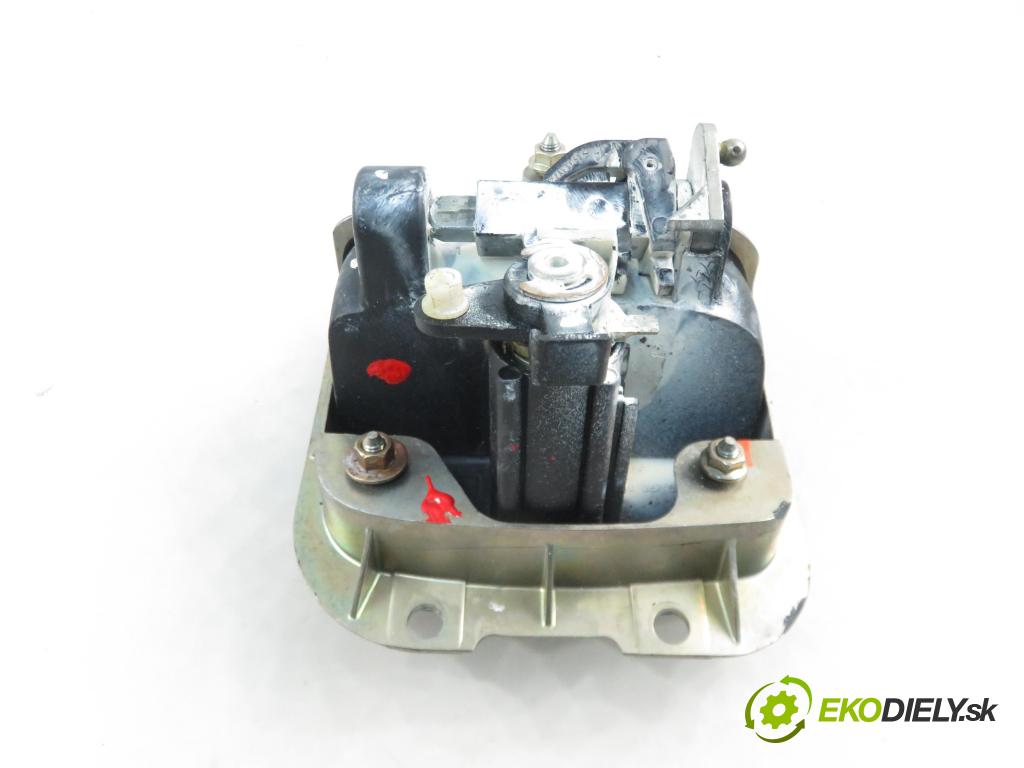 SEAT CORDOBA (6K2) SEDAN 2000 44,00 1.4 - ANW 1390,00 Kľučka dverí kufor 6K0827565B