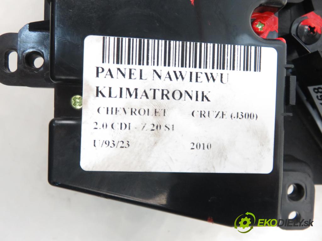 CHEVROLET CRUZE (J300) SEDAN 2010 110,00 2.0 CDI 150 - Z 20 S1 (LLW) 1991,00 Panel kúrenia KLIMATRONIK 3827208