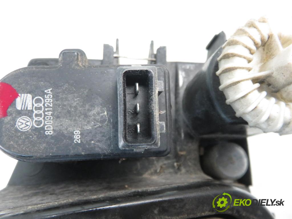 VW POLO CLASSIC (6V2) SEDAN 2000 44,00 60 1.4 - ANW 1390,00 Svetlo LP 6K5941009P