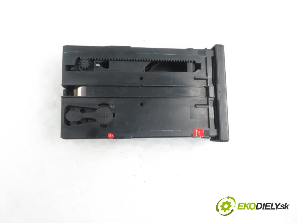 FORD GALAXY (WGR) VAN 2003 96,00 1.9 TDI PD 130 - ASZ 1896,00 Držiak na nápoje 7M5858601B ; YM21F048197DAW (Úchyty, držiaky na nápoje)