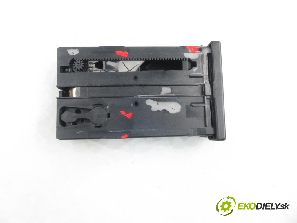 FORD GALAXY (WGR) VAN 2003 96,00 1.9 TDI PD 130 - ASZ 1896,00 Držiak na nápoje 7M5858602B ; YM21F048196DAW (Úchyty, držiaky na nápoje)