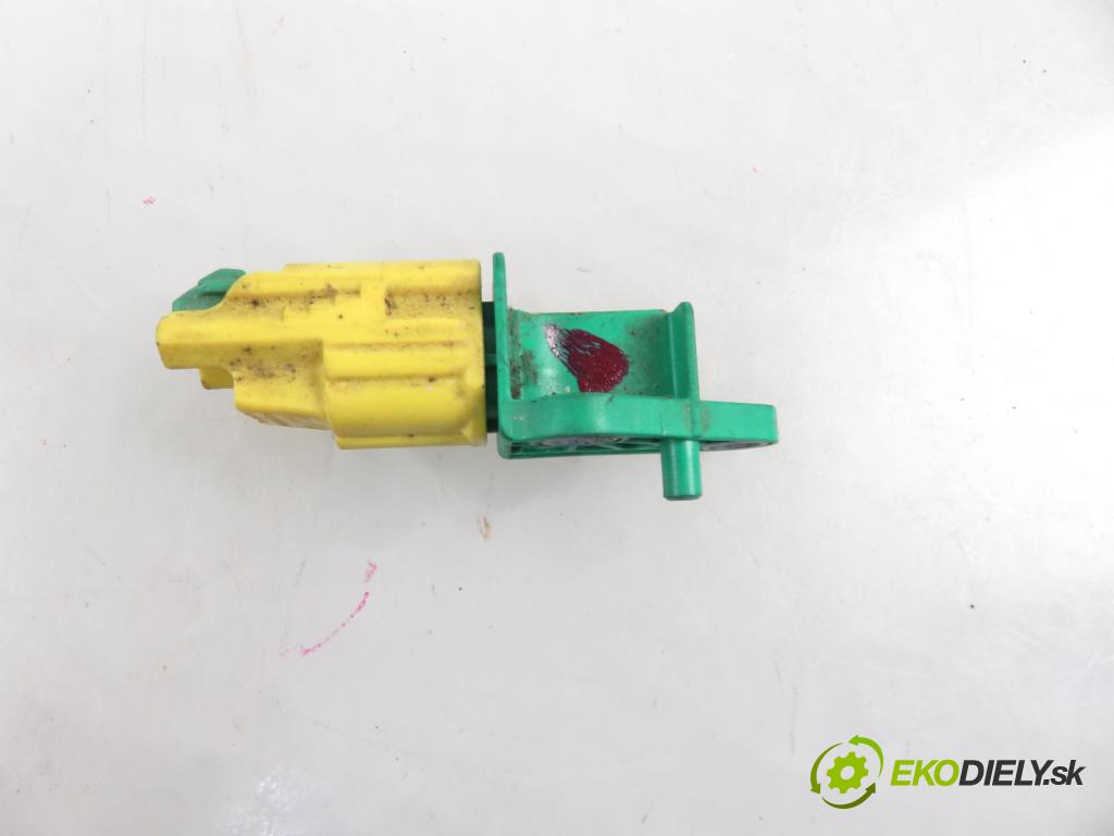 VW GOLF V (1K1) HB 2003 77,00 1.9 TDI PD 105 - BKC 1896,00 Snímač nárazu 1K0909606 ; 5WK43273 (Snímače nárazu)