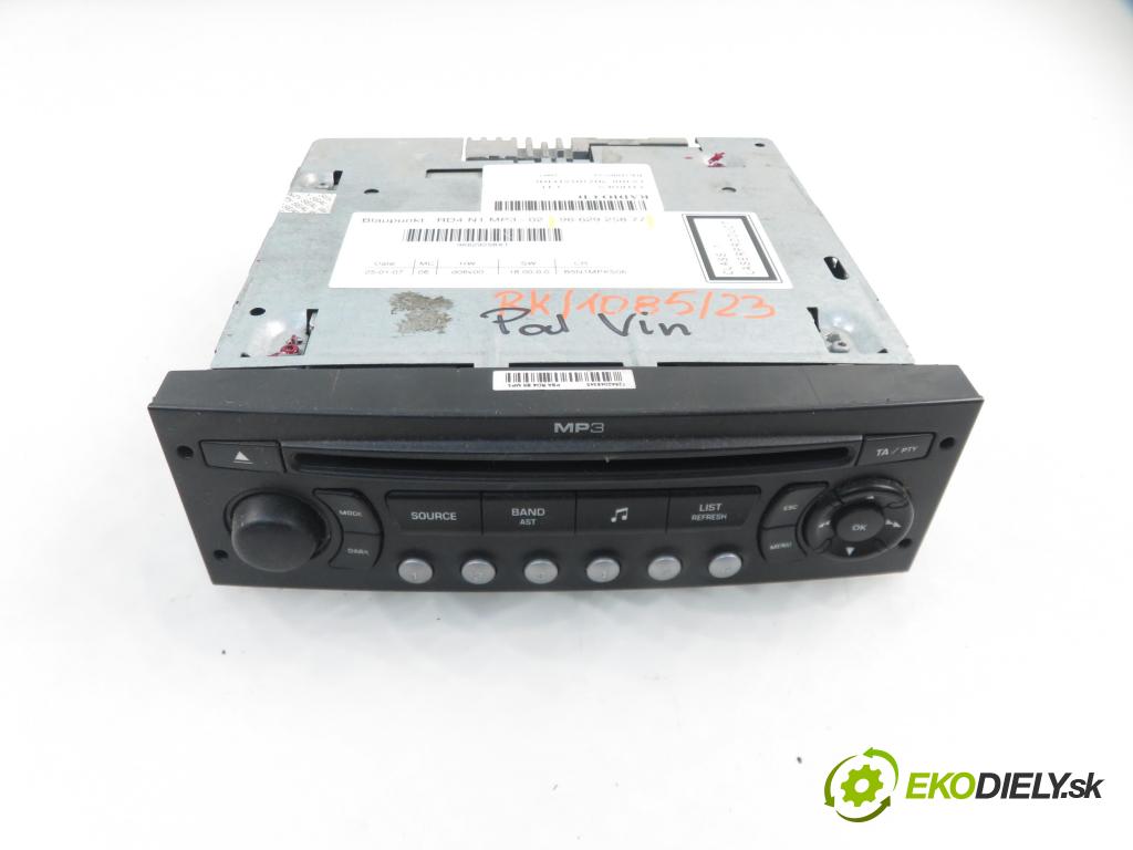 CITROEN C4 I (LC_) HB 2007 80,00 1.6 HDi 109 - 9HZ (DV6TED4) 1560,00 RADIO CD 9662925877