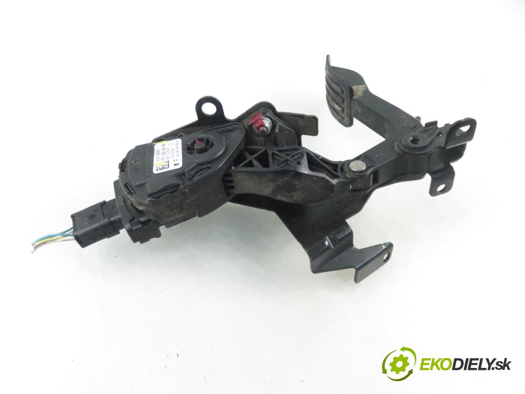 PEUGEOT 807 (EB_) MINIVAN 2006 94,00 2.2 HDi - 4HW (DW12TED4) 2179,00 Potenciometer plynového pedálu 1400752980 ; 6PV00908308 (Pedále)