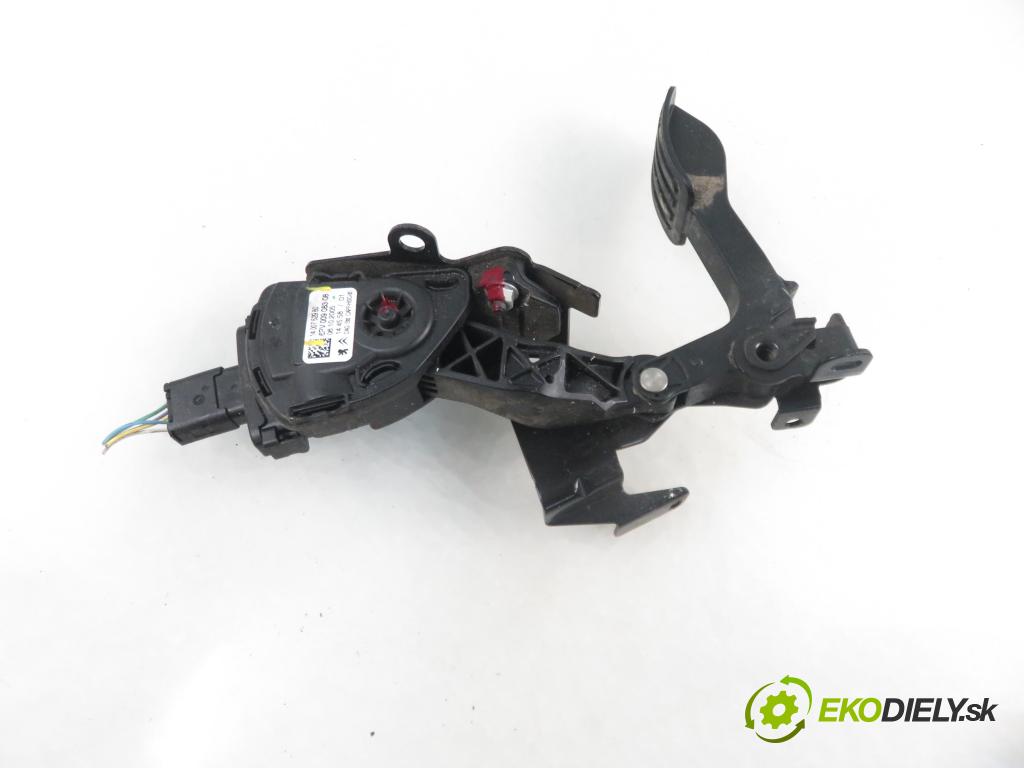 PEUGEOT 807 (EB_) MINIVAN 2006 94,00 2.2 HDi - 4HW (DW12TED4) 2179,00 Potenciometer plynového pedálu 1400752980 ; 6PV00908308 (Pedále)