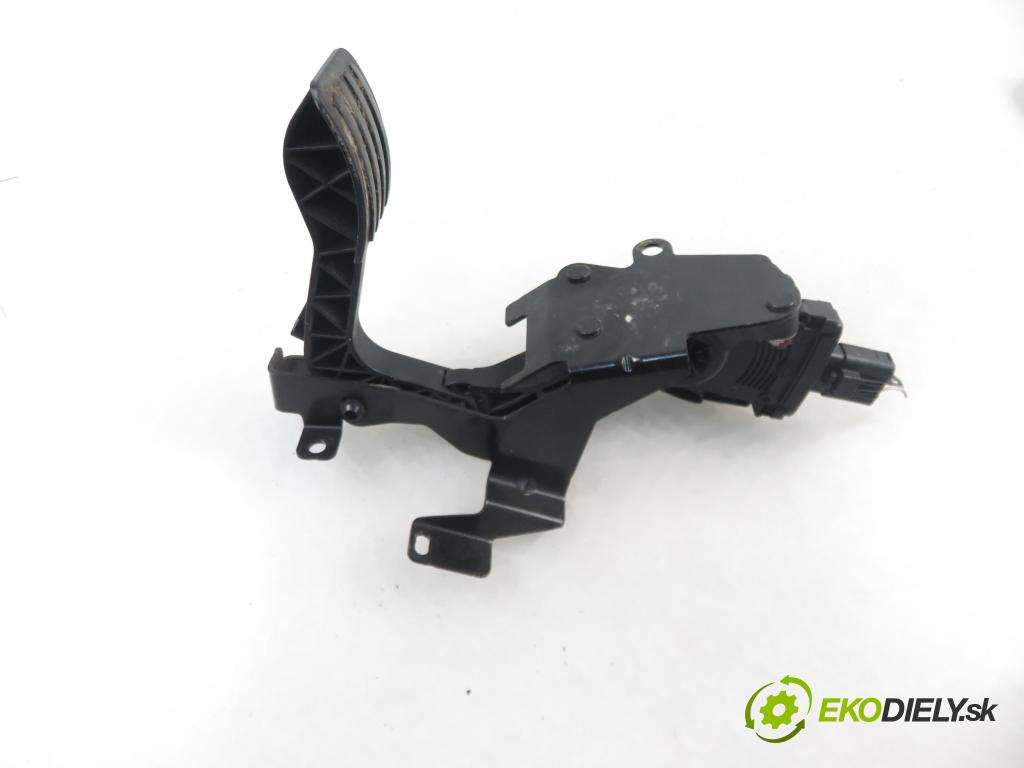 PEUGEOT 807 (EB_) MINIVAN 2006 94,00 2.2 HDi - 4HW (DW12TED4) 2179,00 Potenciometer plynového pedálu 1400752980 ; 6PV00908308 (Pedále)